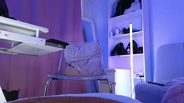 CruelSiren online show from 12-18-25, 06:29