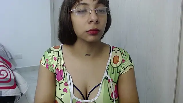 Snapshot of Kittyrose3 chatting on 10-06-25, 05:08 Kittyrose3 online show from 10-06-25, 05:08