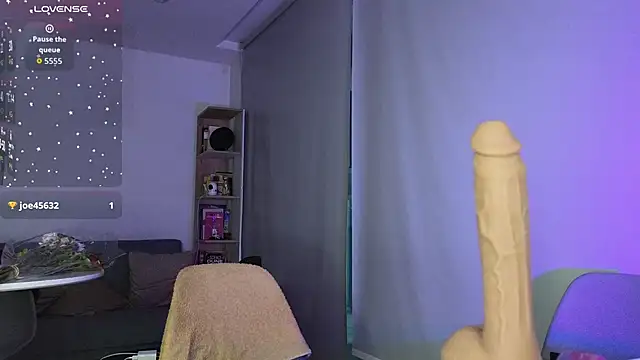 Snapshot of novafet chatting on 10-31-25, 10:49 novafet online show from 10-31-25, 10:49