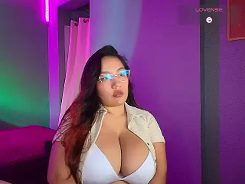 Snapshot of sophiejuicy_ chatting on 10-11-25, 09:05 sophiejuicy  online show from 10-11-25, 09:05