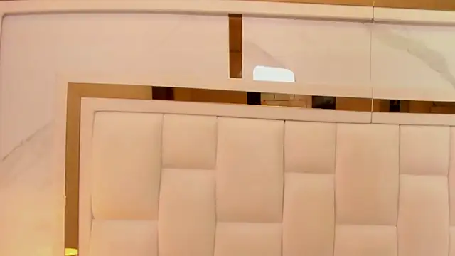 violet sm online show from 12-19-25, 03:32