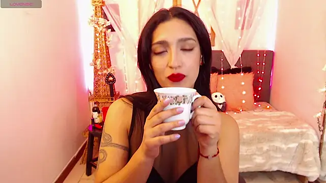 Cleofox  online show from 11-24-25, 11:49