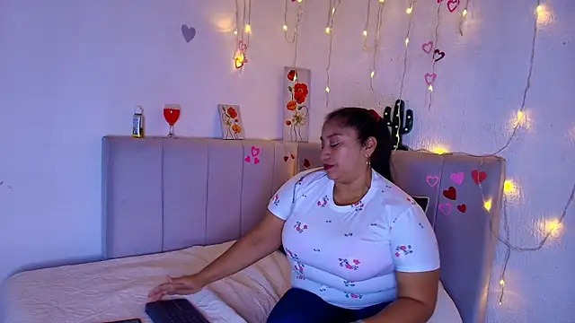 Snapshot of milf_latinn chatting on 10-22-25, 02:05 milf latinn online show from 10-22-25, 02:05
