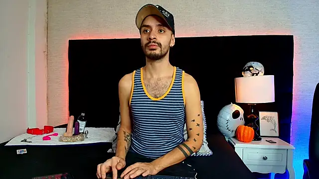 Snapshot of HairyDiamond_ chatting on 10-21-25, 04:06 HairyDiamond  online show from 10-21-25, 04:06