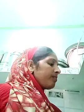 Snapshot of Sharma_pooja chatting on 09-12-25, 03:28 Sharma pooja online show from 09-12-25, 03:28