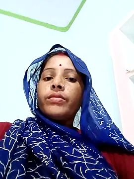 Snapshot of Sharma_pooja chatting on 10-23-25, 12:20 Sharma pooja online show from 10-23-25, 12:20