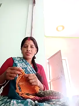 Snapshot of Sharma_pooja chatting on 09-15-25, 04:35 Sharma pooja online show from 09-15-25, 04:35