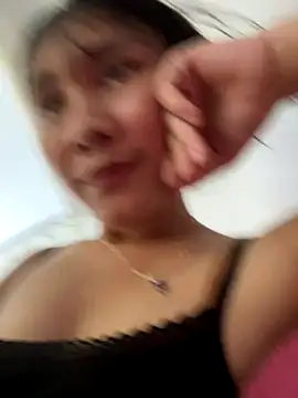 Snapshot of Almond-cute chatting on 09-20-25, 07:46 Almond-cute online show from 09-20-25, 07:46