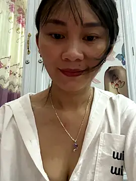 Snapshot of Almond-cute chatting on 09-23-25, 10:44 Almond-cute online show from 09-23-25, 10:44