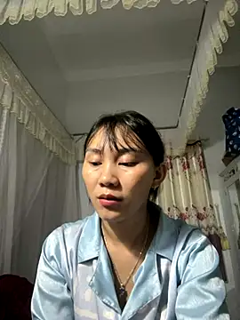 Snapshot of Almond-cute chatting on 09-09-25, 06:17 Almond-cute online show from 09-09-25, 06:17