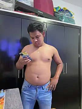 Snapshot of Danimiles chatting on 02-19-26, 05:37 Danimiles online show from 02-19-26, 05:37