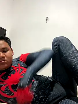 Snapshot of Danimiles chatting on 12-21-25, 01:30 Danimiles online show from 12-21-25, 01:30