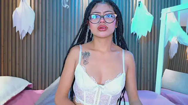 AlanaWalker9 online show from 10-29-25, 11:42