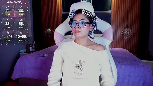 AlanaWalker9 online show from 11-28-25, 03:56