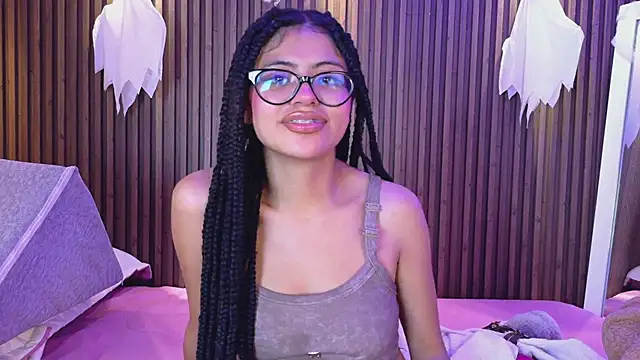 AlanaWalker9 online show from 10-30-25, 03:49