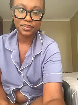 Moonzy77 online show from 10-19-25, 02:31