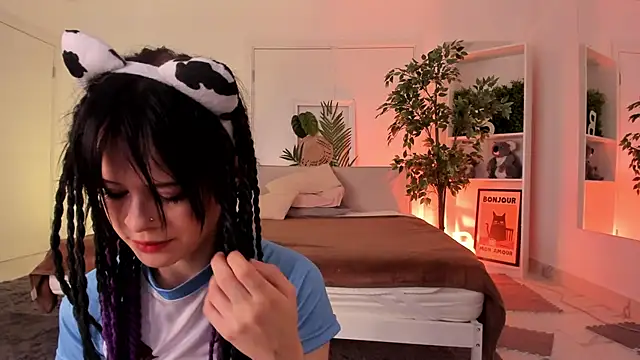 Snapshot of Sima_Wendy chatting on 10-17-25, 06:28 Sima Wendy online show from 10-17-25, 06:28
