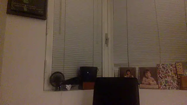 Snapshot of edger4lif3 chatting on 10-14-25, 03:29 edger4lif3 online show from 10-14-25, 03:29