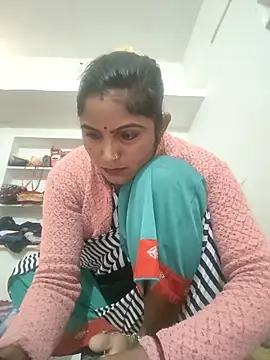 Snapshot of LUCKY_cut chatting on 02-12-26, 04:01 LUCKY cut online show from 02-12-26, 04:01