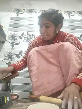 Snapshot of LUCKY_cut chatting on 02-24-26, 03:18 LUCKY cut online show from 02-24-26, 03:18