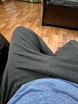 Snapshot of kkkk1882 chatting on 10-13-25, 06:04 kkkk1882 online show from 10-13-25, 06:04