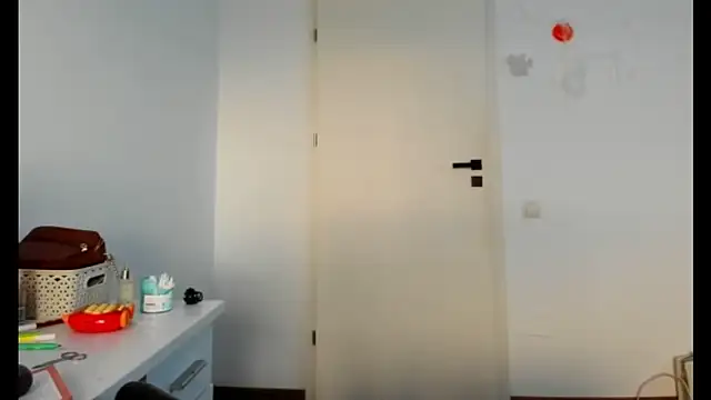 crystalxx18 online show from 10-24-25, 06:45