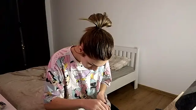 crystalxx18 online show from 11-28-25, 03:39