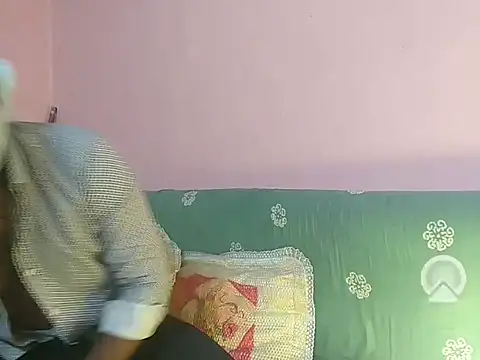 Snapshot of milkyseduce chatting on 09-17-25, 12:29 milkyseduce online show from 09-17-25, 12:29