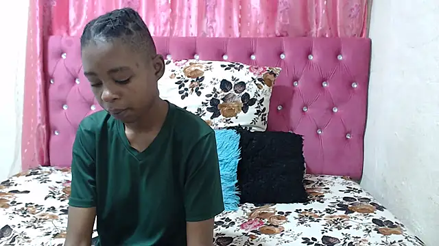 SweetSlenderChoc online show from 11-15-25, 02:21