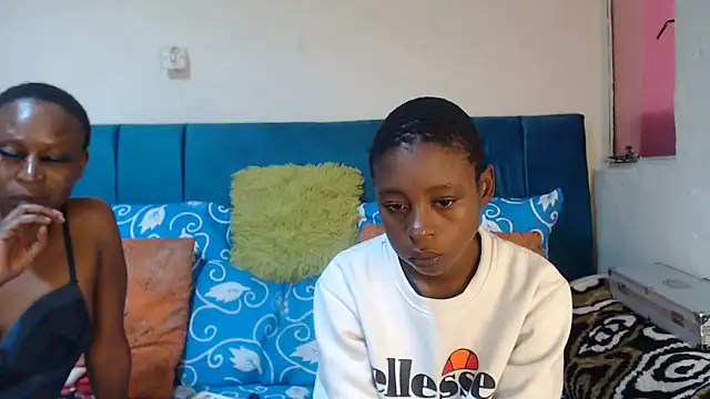 SweetSlenderChoc online show from 04-18-26, 07:58