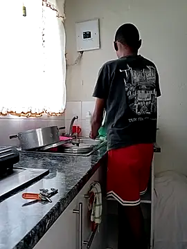 SweetSlenderChoc online show from 04-15-26, 09:26