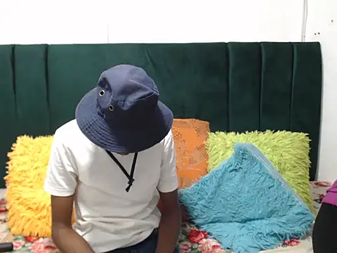 SweetSlenderChoc online show from 02-12-26, 06:51