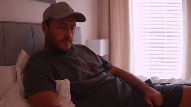 Snapshot of Londonlad818 chatting on 09-24-25, 01:28 Londonlad818 online show from 09-24-25, 01:28