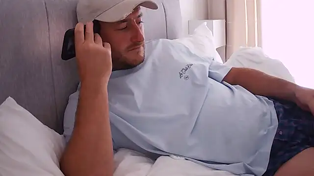 Snapshot of Londonlad818 chatting on 09-08-25, 04:17 Londonlad818 online show from 09-08-25, 04:17