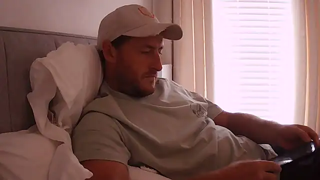 Snapshot of Londonlad818 chatting on 09-10-25, 12:48 Londonlad818 online show from 09-10-25, 12:48