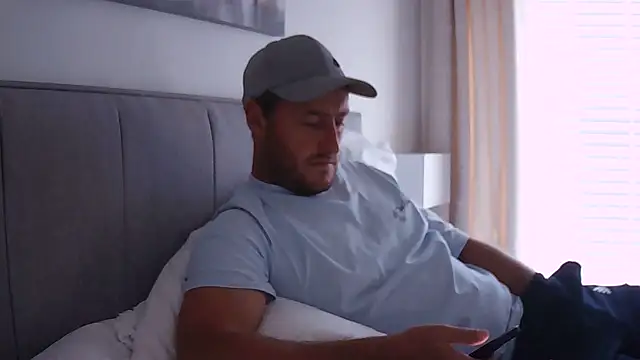 Snapshot of Londonlad818 chatting on 09-23-25, 10:44 Londonlad818 online show from 09-23-25, 10:44