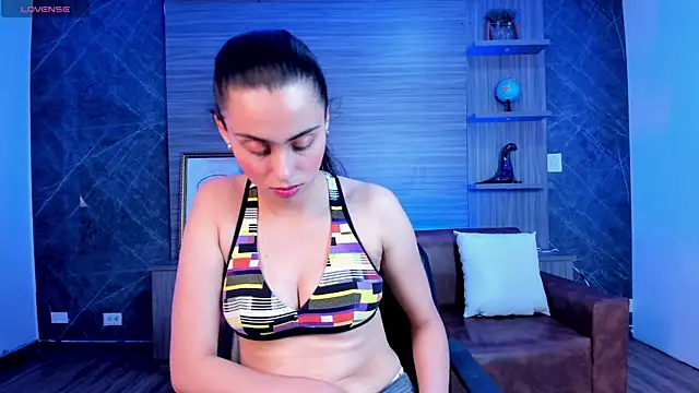 sofiapalacioss online show from 09-18-25, 07:39