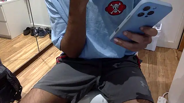 Snapshot of Whatevrr chatting on 10-19-25, 11:24 Whatevrr online show from 10-19-25, 11:24