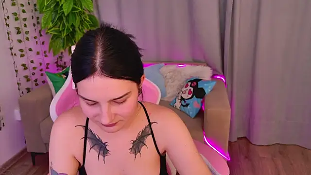Snapshot of Angel_Braun chatting on 09-08-25, 03:11 Angel Braun online show from 09-08-25, 03:11