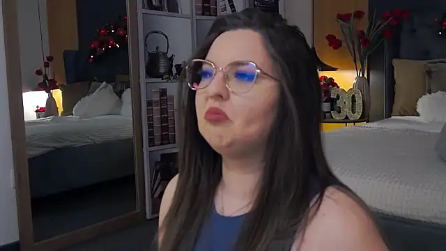 Mia Swano online show from 12-18-25, 11:30