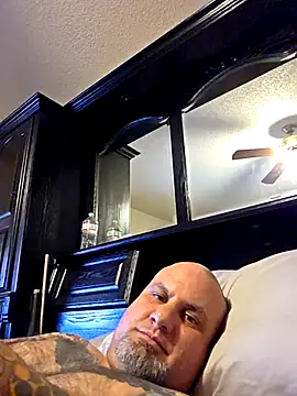 Kwillie online show from 10-30-25, 04:33