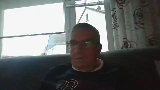 Snapshot of Oldmenhot66 chatting on 09-24-25, 04:46 Oldmenhot66 online show from 09-24-25, 04:46