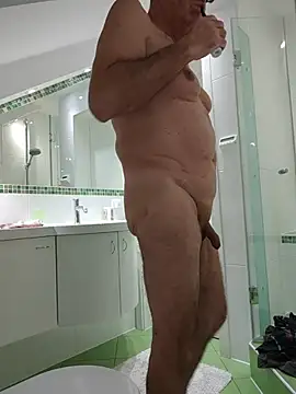 Oldmenhot66 online show from 01-11-26, 05:58