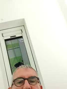 Snapshot of Oldmenhot66 chatting on 10-18-25, 04:25 Oldmenhot66 online show from 10-18-25, 04:25