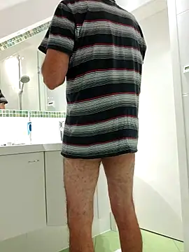 Snapshot of Oldmenhot66 chatting on 09-15-25, 04:46 Oldmenhot66 online show from 09-15-25, 04:46