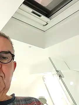 Snapshot of Oldmenhot66 chatting on 10-08-25, 04:58 Oldmenhot66 online show from 10-08-25, 04:58