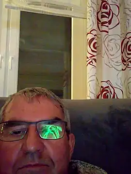 Snapshot of Oldmenhot66 chatting on 10-31-25, 06:37 Oldmenhot66 online show from 10-31-25, 06:37