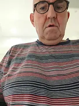 Oldmenhot66 online show from 12-23-25, 05:18