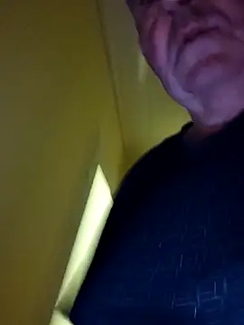 Snapshot of Oldmenhot66 chatting on 09-24-25, 04:41 Oldmenhot66 online show from 09-24-25, 04:41