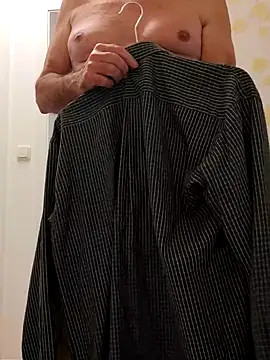 Snapshot of Oldmenhot66 chatting on 10-13-25, 01:45 Oldmenhot66 online show from 10-13-25, 01:45